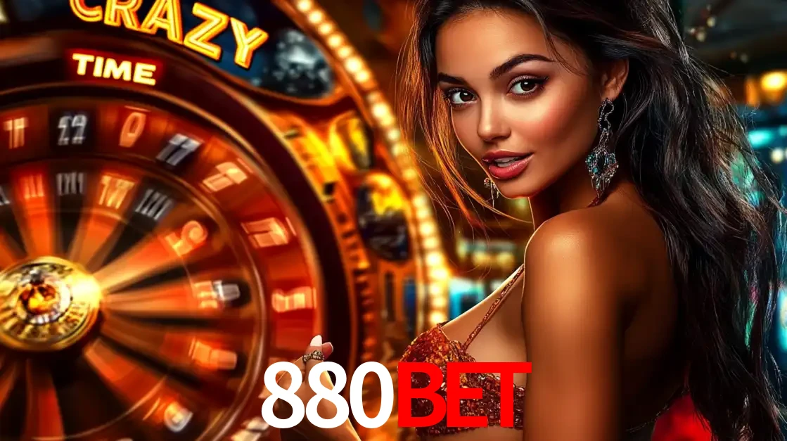 Mulher ao lado da roda de prêmios do jogo de cassino ao vivo Crazy Time, um dos shows de jogos mais emocionantes oferecidos pela plataforma de apostas 880bet.